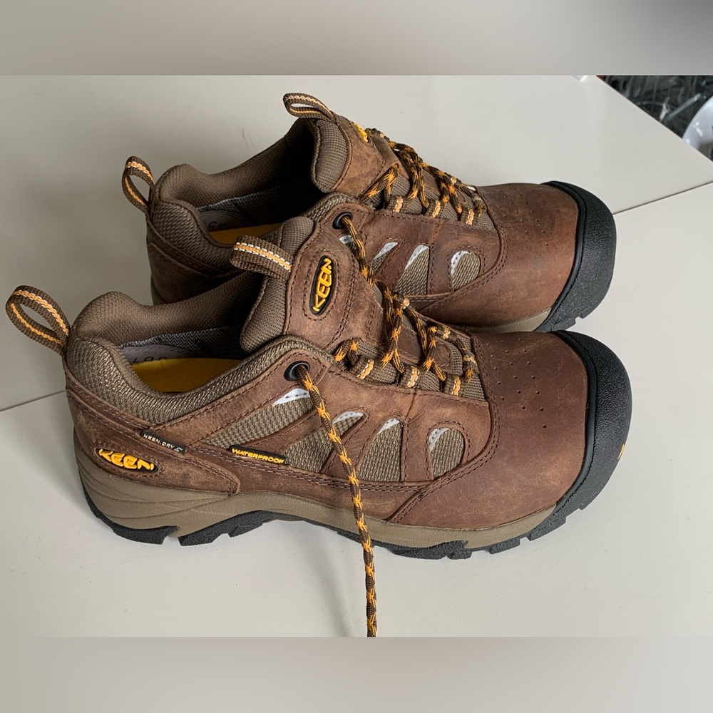 Keen Steel Toe Shoe size 7.5 US